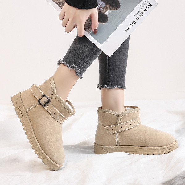 Őszi-téli női csizma puha béléssel, lapos talppal, fekete és bézs színben