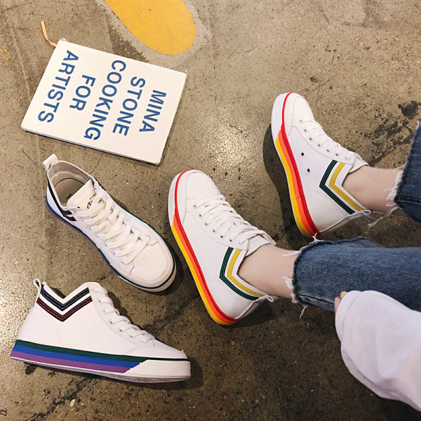 Női tavaszi-őszi tornacipő színes nyakkendőkkel, lapos talppal, fehér színben