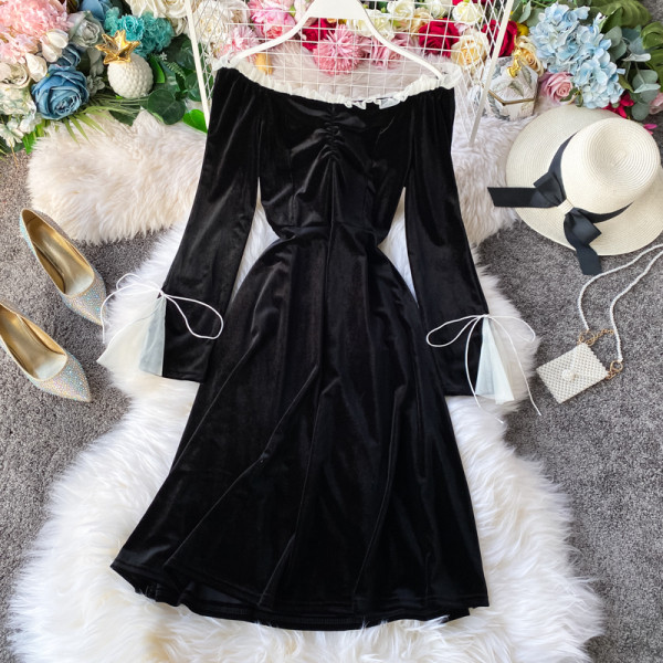 Női ruha csupasz bársony váll- és ujjkötőkkel