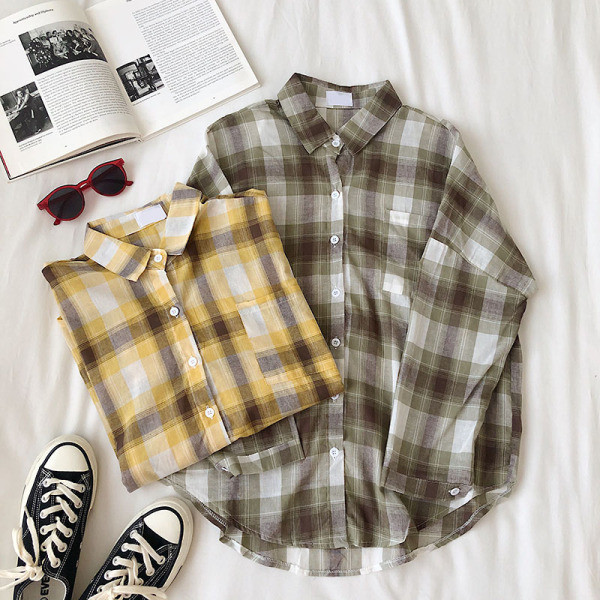 Kockás női ing hosszú ujjal és klasszikus gallérral