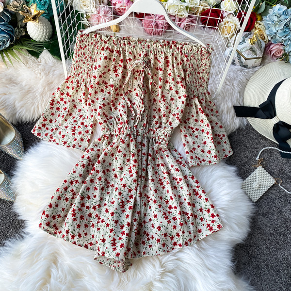 Modern női overál csupasz vállval, virágmintával