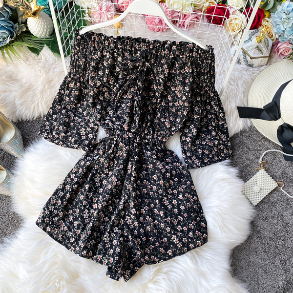 Modern női overál csupasz vállval, virágmintával