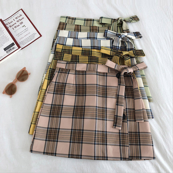 Kockás női szoknya magas derékkal, megkötővel