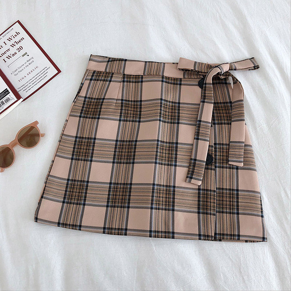 Kockás női szoknya magas derékkal, megkötővel