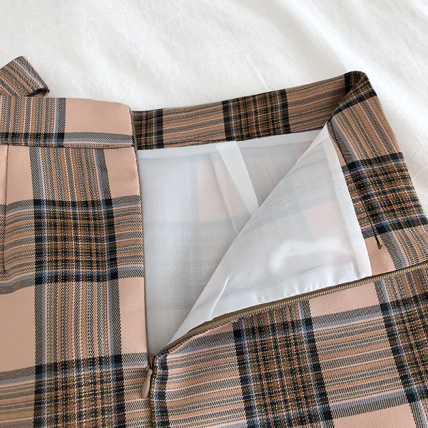 Kockás női szoknya magas derékkal, megkötővel