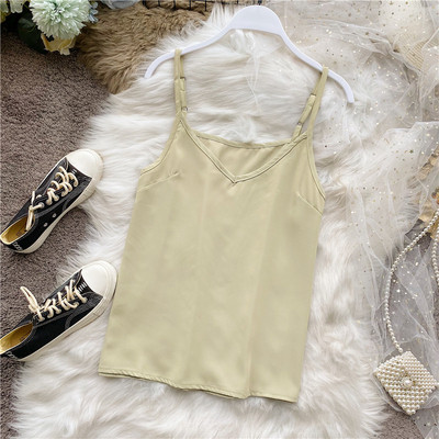 Női lezser felső vékony pántokkal és spitz nyakkivágással