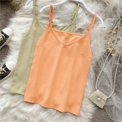 Női lezser felső vékony pántokkal és spitz nyakkivágással