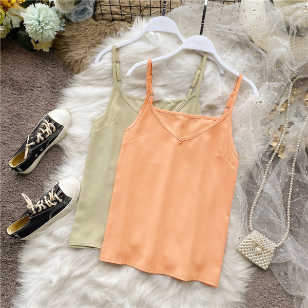 Női lezser felső vékony pántokkal és spitz nyakkivágással