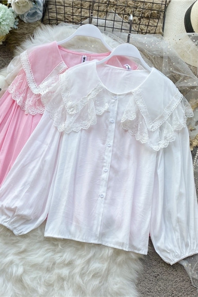 Modern női ing csipkével és ovális nyakkivágással