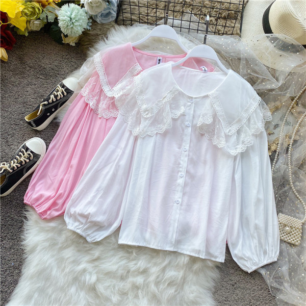 Modern női ing csipkével és ovális nyakkivágással