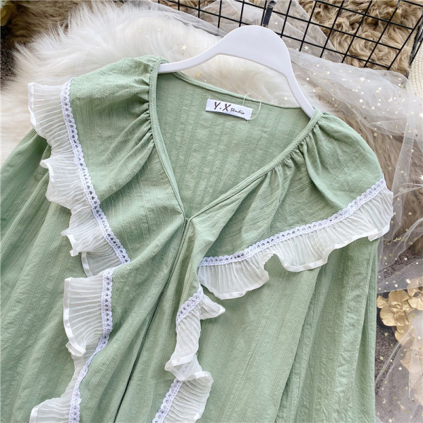 Modern női ing spitz nyakkivágással és csipkével - széles modell