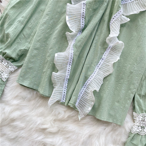 Modern női ing spitz nyakkivágással és csipkével - széles modell