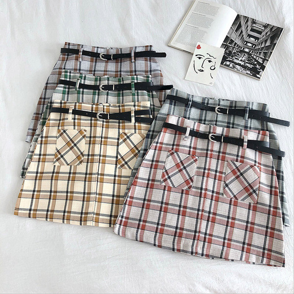 Retro stílusú kockás női szoknya zsebekkel és övvel