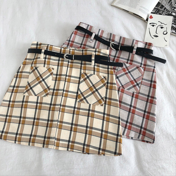 Retro stílusú kockás női szoknya zsebekkel és övvel