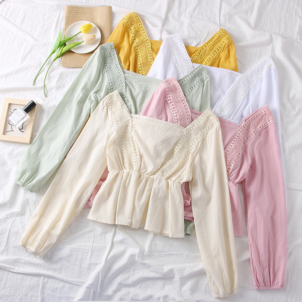 Új modell női blúz hosszú ujjal, csipkével és szögletes nyakkivágással