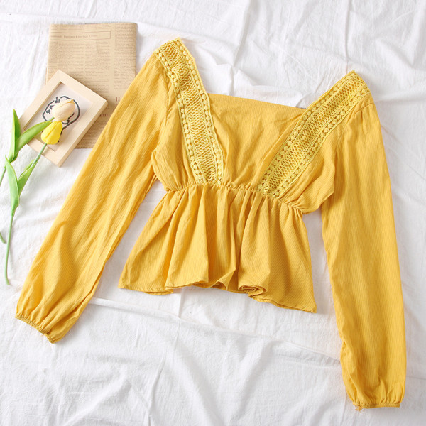 Új modell női blúz hosszú ujjal, csipkével és szögletes nyakkivágással