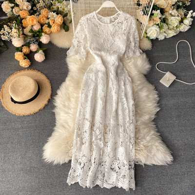 Elegáns női ruha, hosszú csipkemodell, rövid ujjal