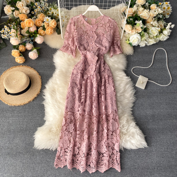 Elegáns női ruha, hosszú csipkemodell, rövid ujjal