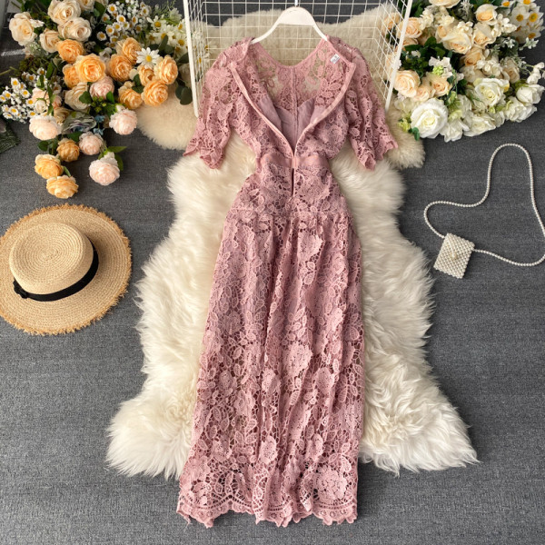 Elegáns női ruha, hosszú csipkemodell, rövid ujjal