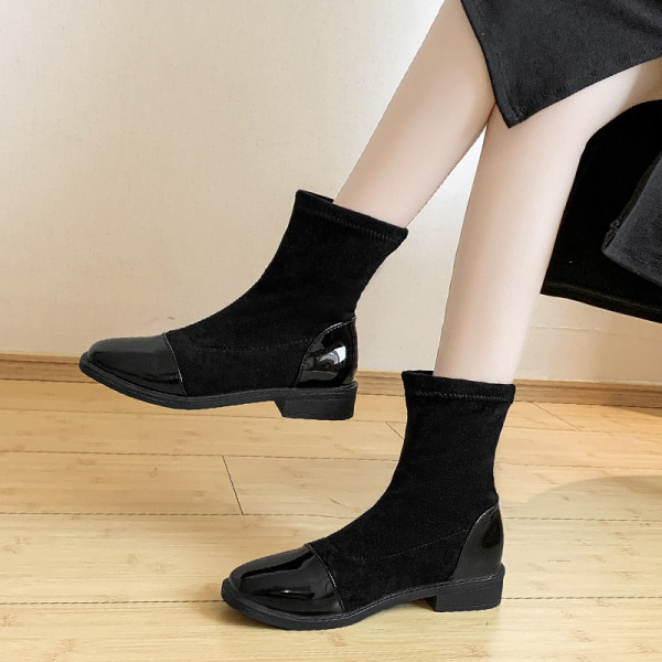 Stílusos női őszi-téli csizma öko velúrból és öko bőrből fekete színben - két modell