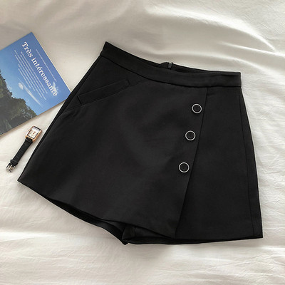 Aktuális női rövidnadrág gombokkal, magas derékkal