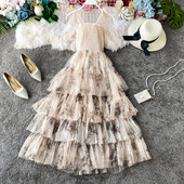 Kivágott női ruha húzózsinóros, tüll és virágmintás