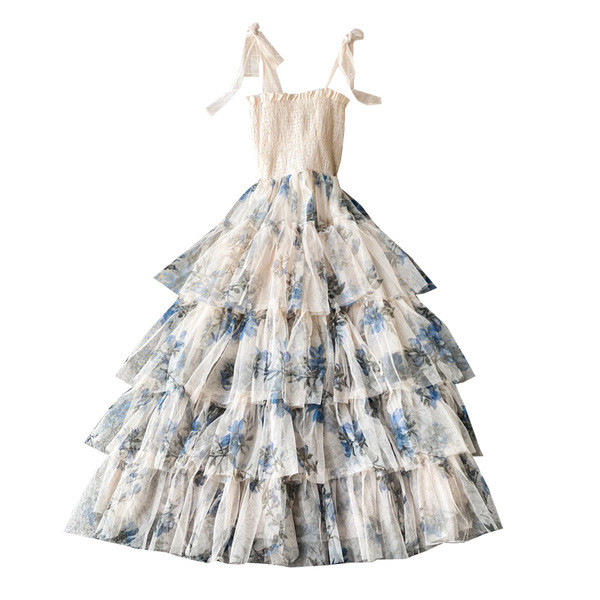 Kivágott női ruha húzózsinóros, tüll és virágmintás