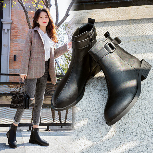 Őszi-téli női csizma ökobőr hegyes modellből fekete színben