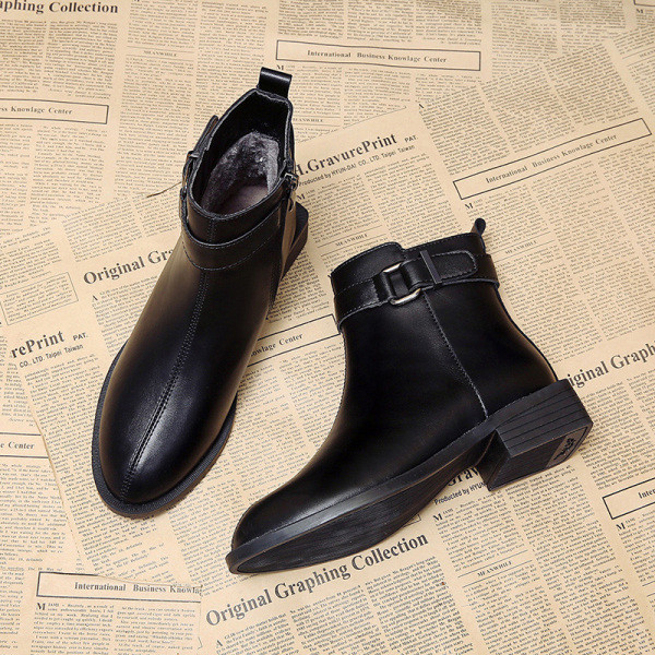 Őszi-téli női csizma ökobőr hegyes modellből fekete színben