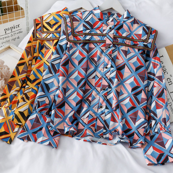 Lezser női ing gombokkal, színes mintával