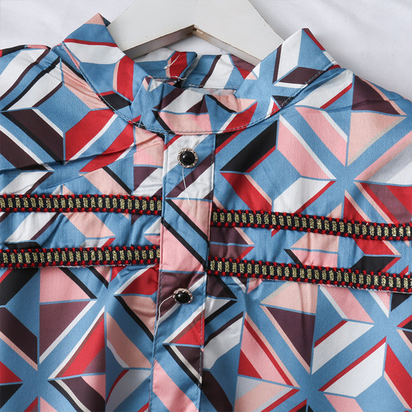 Lezser női ing gombokkal, színes mintával