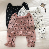 Modern női blúz, hosszú ujjal és négyzet alakú nyakkivágással