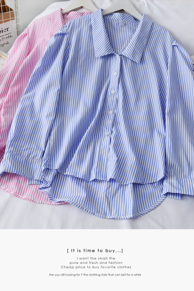 Modern női ing aszimmetrikus modell gombokkal és klasszikus gallérral