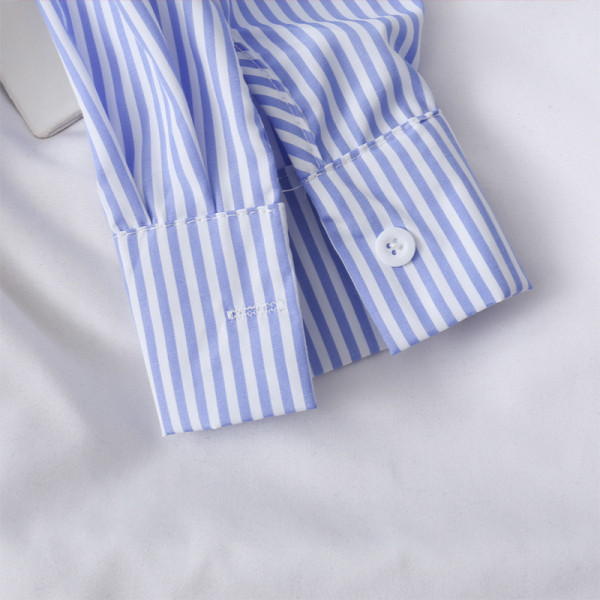 Modern női ing aszimmetrikus modell gombokkal és klasszikus gallérral