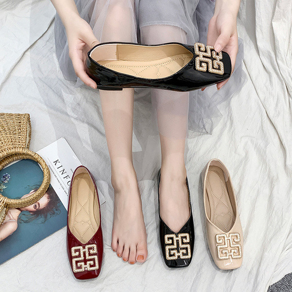 Női alkalmi cipő fém csattal, lapos talppal