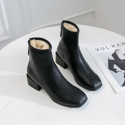Ženske jesensko-zimske čizme sa debelom petom od eko kože u crno-bijeloj boji