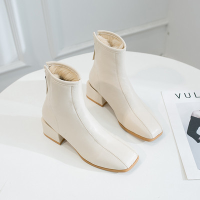 Ženske jesensko-zimske čizme sa debelom petom od eko kože u crno-bijeloj boji