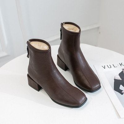 Ženske jesensko-zimske čizme sa debelom petom od eko kože u crno-bijeloj boji