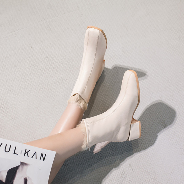 Ženske jesensko-zimske čizme sa debelom petom od eko kože u crno-bijeloj boji