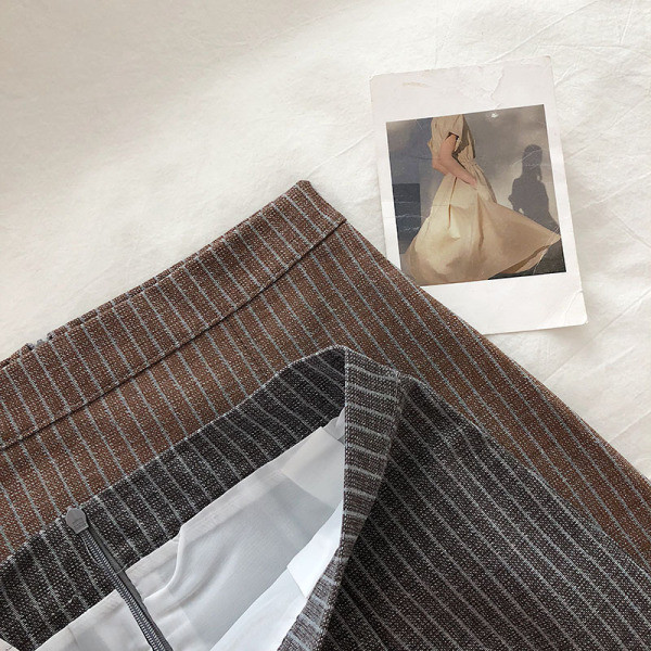 Modern női szoknya magas derékkal, A-vonallal