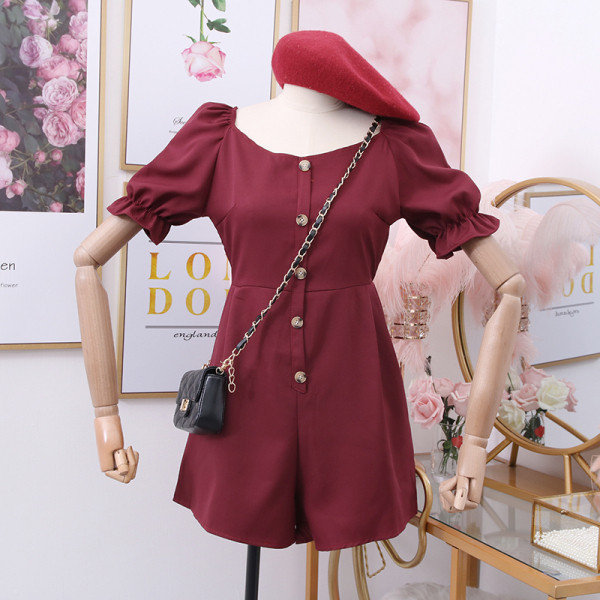 Moodsad nööpide ja lühikeste varrukatega naiste kombinesoonid