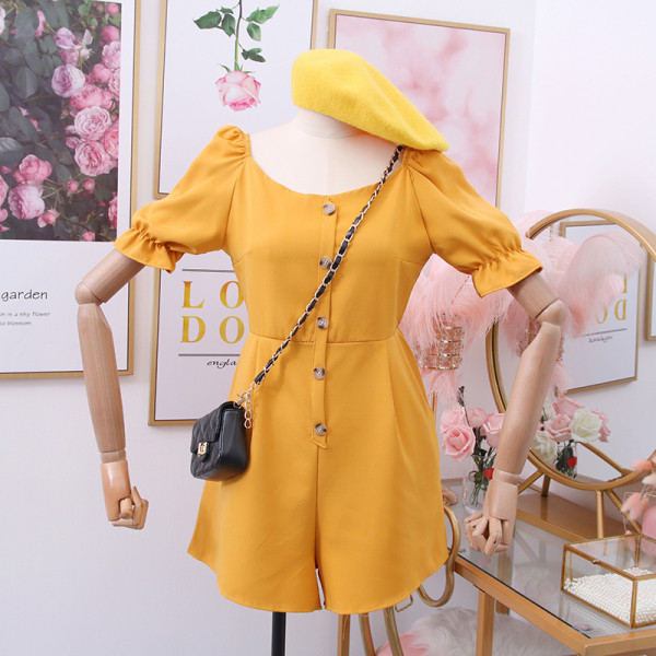 Moodsad nööpide ja lühikeste varrukatega naiste kombinesoonid