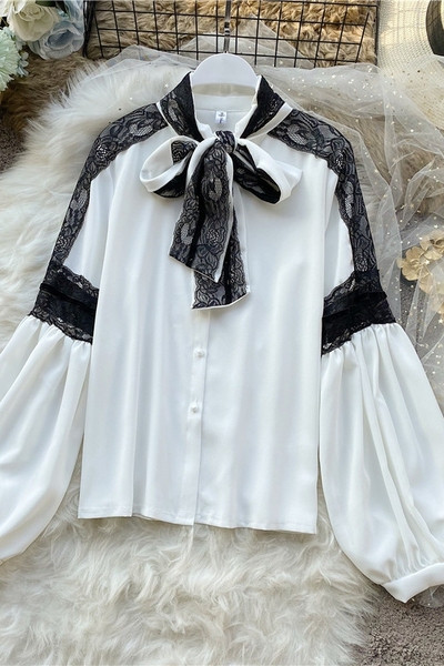Női ing csipkével, széles ujjal és szalaggal