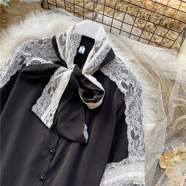 Női ing csipkével, széles ujjal és szalaggal