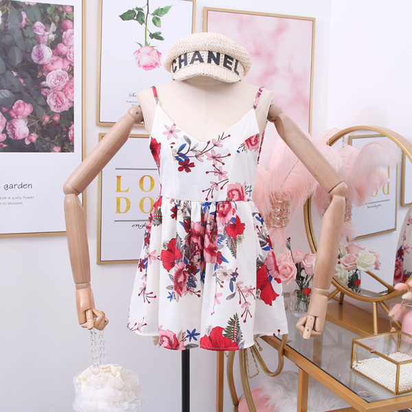 Moodne peenikeste rihmade ja lillemotiividega naiste kombinesoon