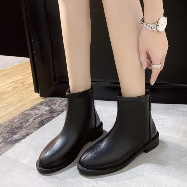 Téli női csizma hegyes modell öko bőrből fekete színben