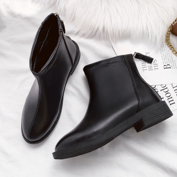 Téli női csizma hegyes modell öko bőrből fekete színben