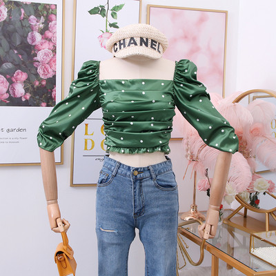 Modern női blúz négyzet alakú, pöttyös nyakkivágással - retro stílusú