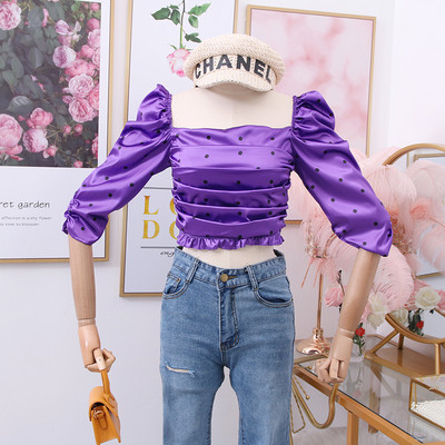 Modern női blúz négyzet alakú, pöttyös nyakkivágással - retro stílusú