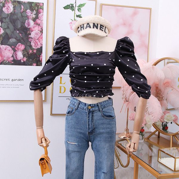 Modern női blúz négyzet alakú, pöttyös nyakkivágással - retro stílusú